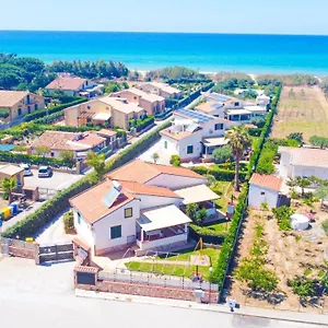 Vacanze Mare Nostrum - In Front Of The With Pool Holiday home Campofelice Di Roccella